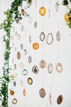 Agate-Slice-Ceremony-Backdrop-White-Sparrow-Blooming-House-Creative-3-600x900